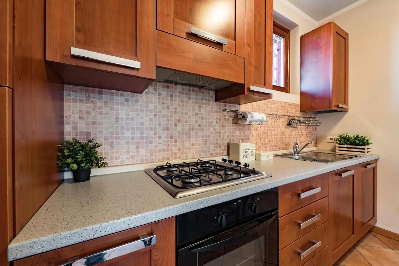 Apartment Gardappartamenti Artisti Pool Desenzano del Garda