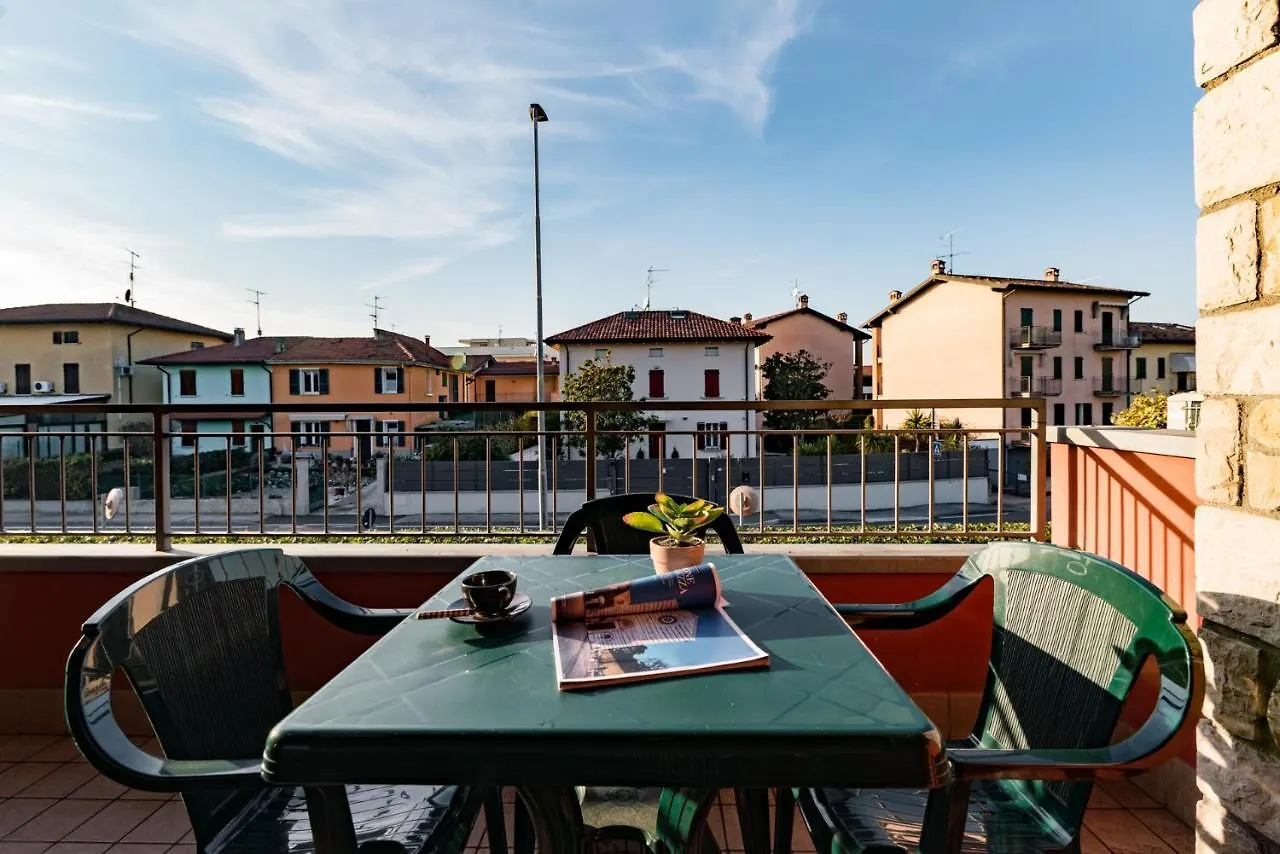 Gardappartamenti Artisti Pool Desenzano del Garda Italien