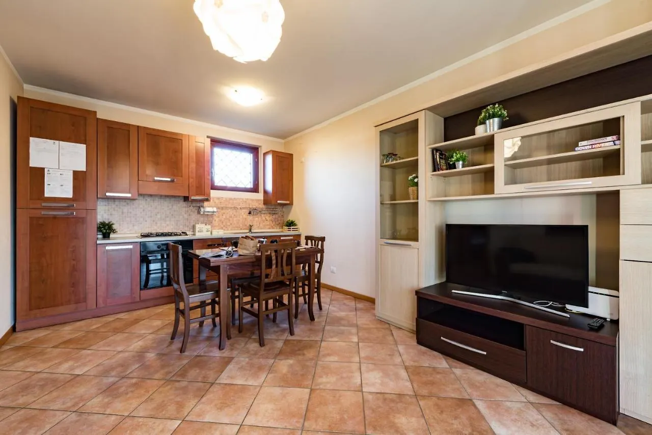 Apartment Gardappartamenti Artisti Pool Desenzano del Garda Italien