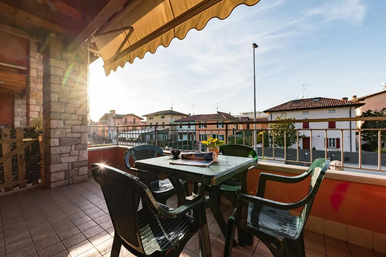 Gardappartamenti Artisti Pool Desenzano del Garda