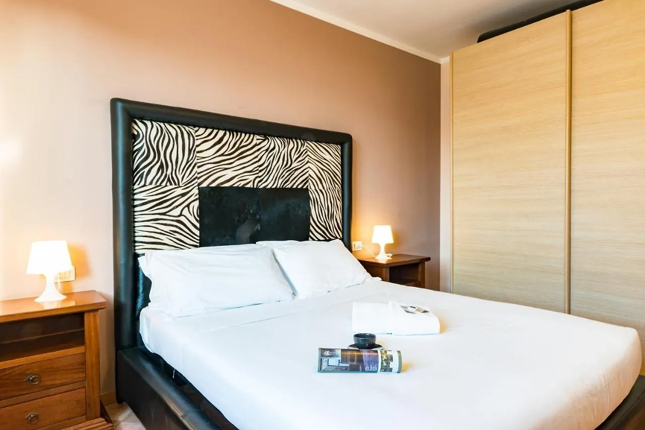 Apartment Gardappartamenti Artisti Pool Desenzano del Garda Italien